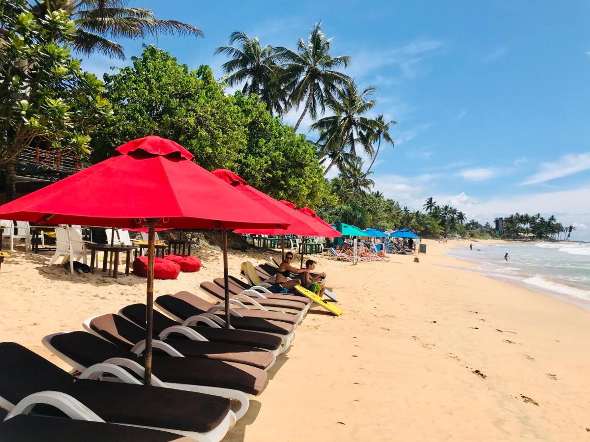 Central Beach Inn Mirissa Bagian luar foto