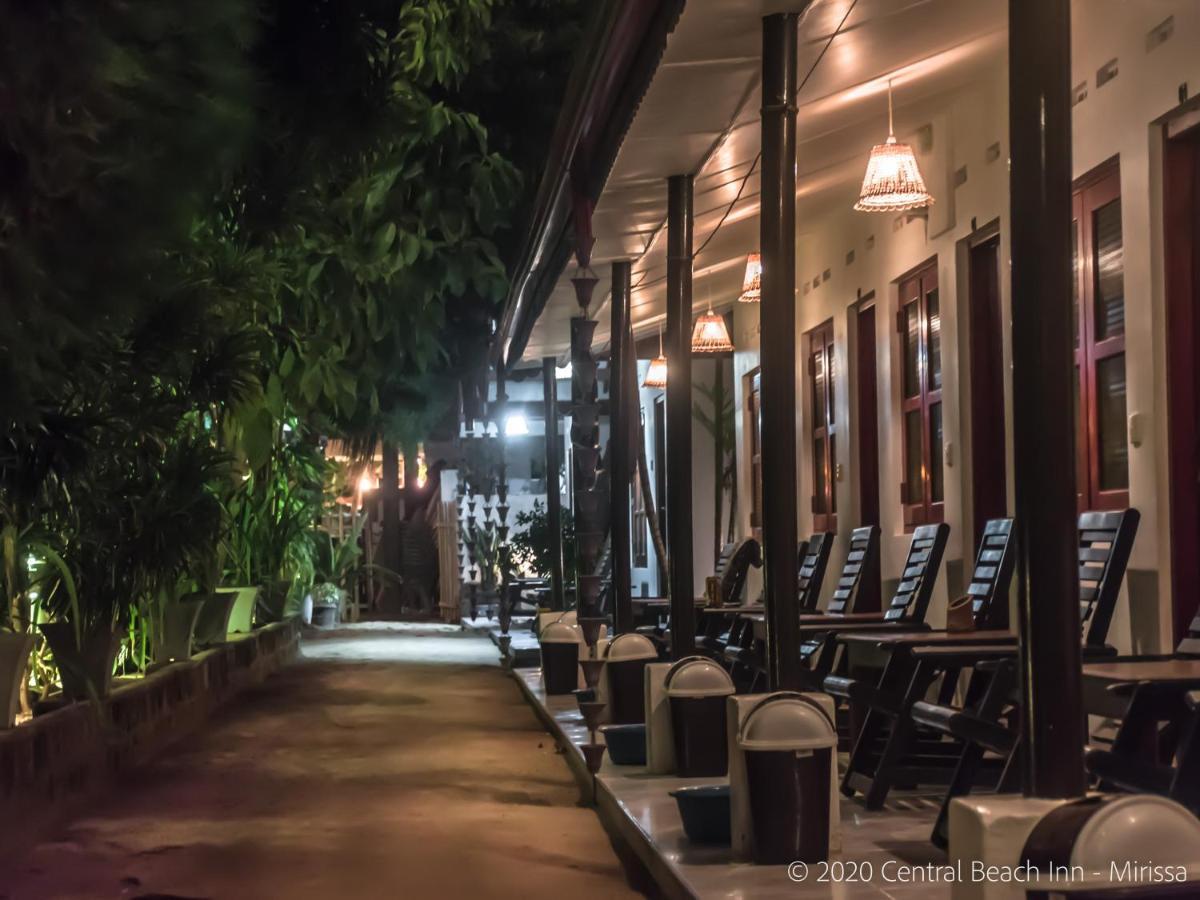 Central Beach Inn Mirissa Bagian luar foto