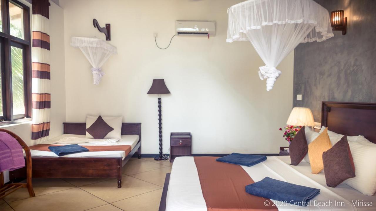 Central Beach Inn Mirissa Bagian luar foto