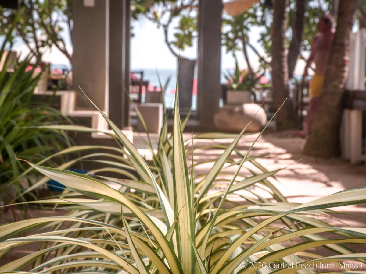 Central Beach Inn Mirissa Bagian luar foto