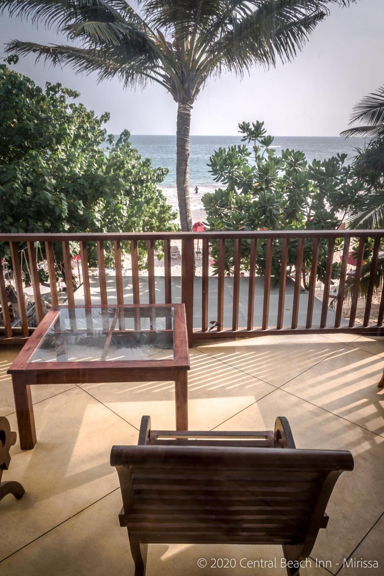Central Beach Inn Mirissa Bagian luar foto