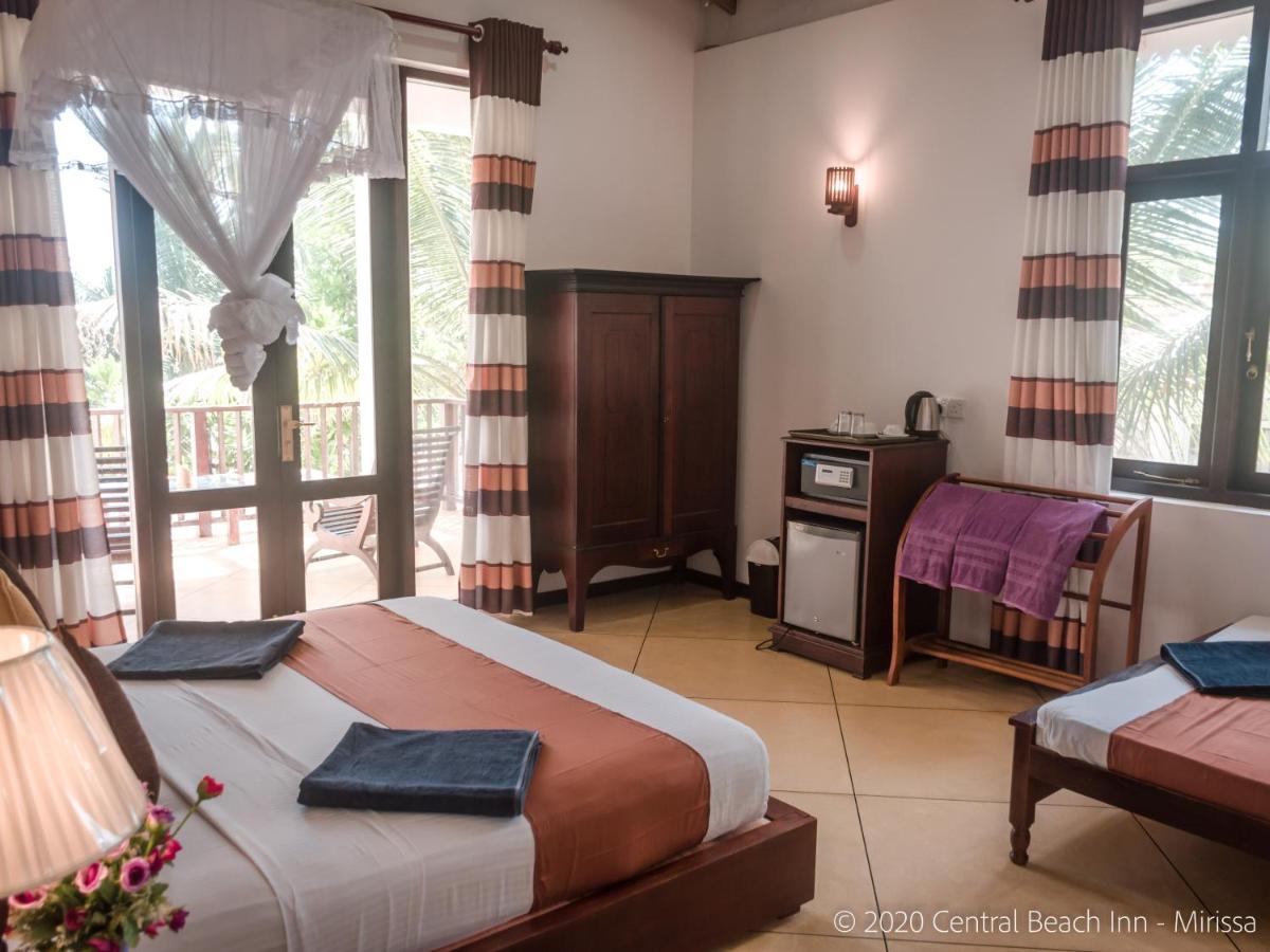 Central Beach Inn Mirissa Bagian luar foto
