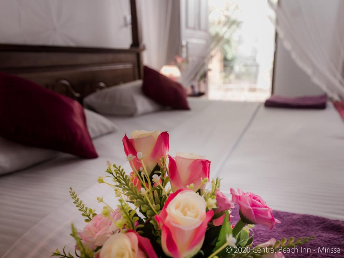 Central Beach Inn Mirissa Bagian luar foto