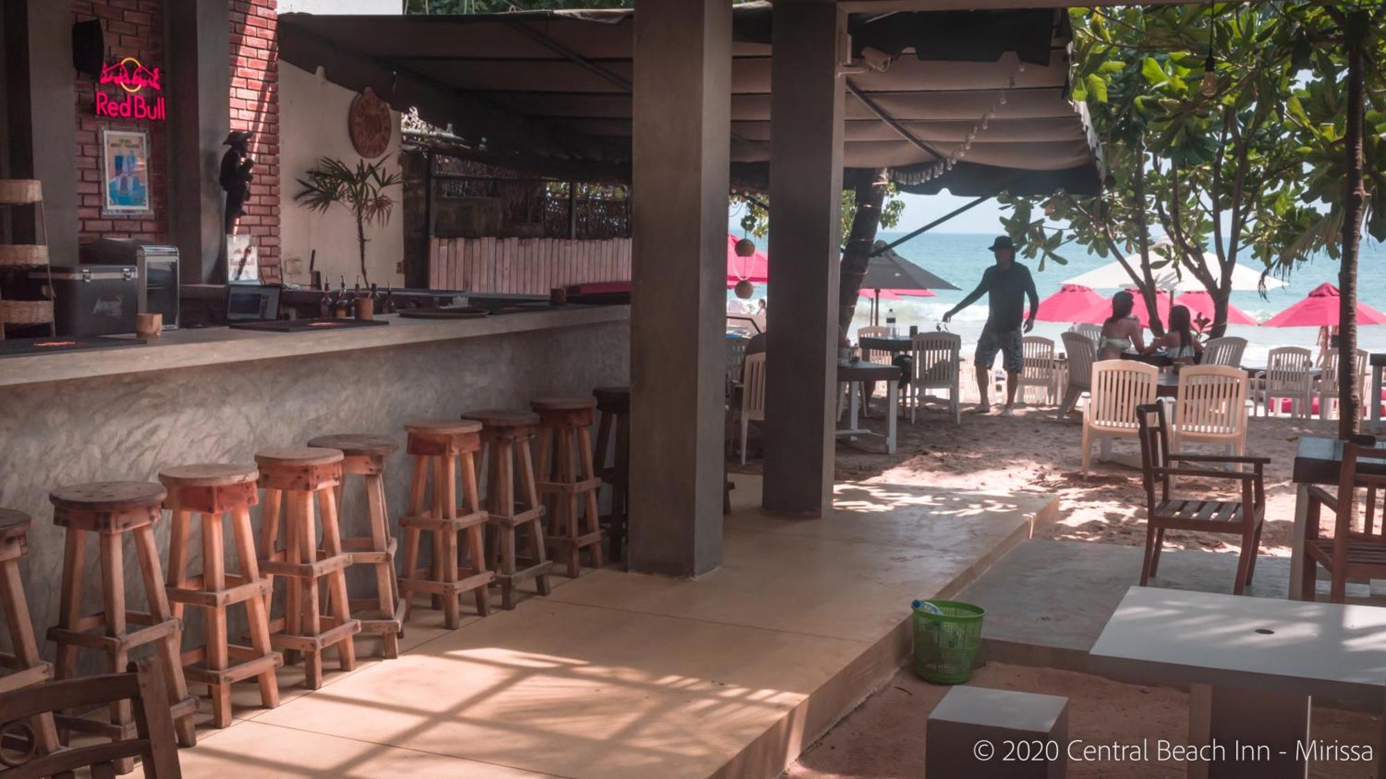 Central Beach Inn Mirissa Bagian luar foto