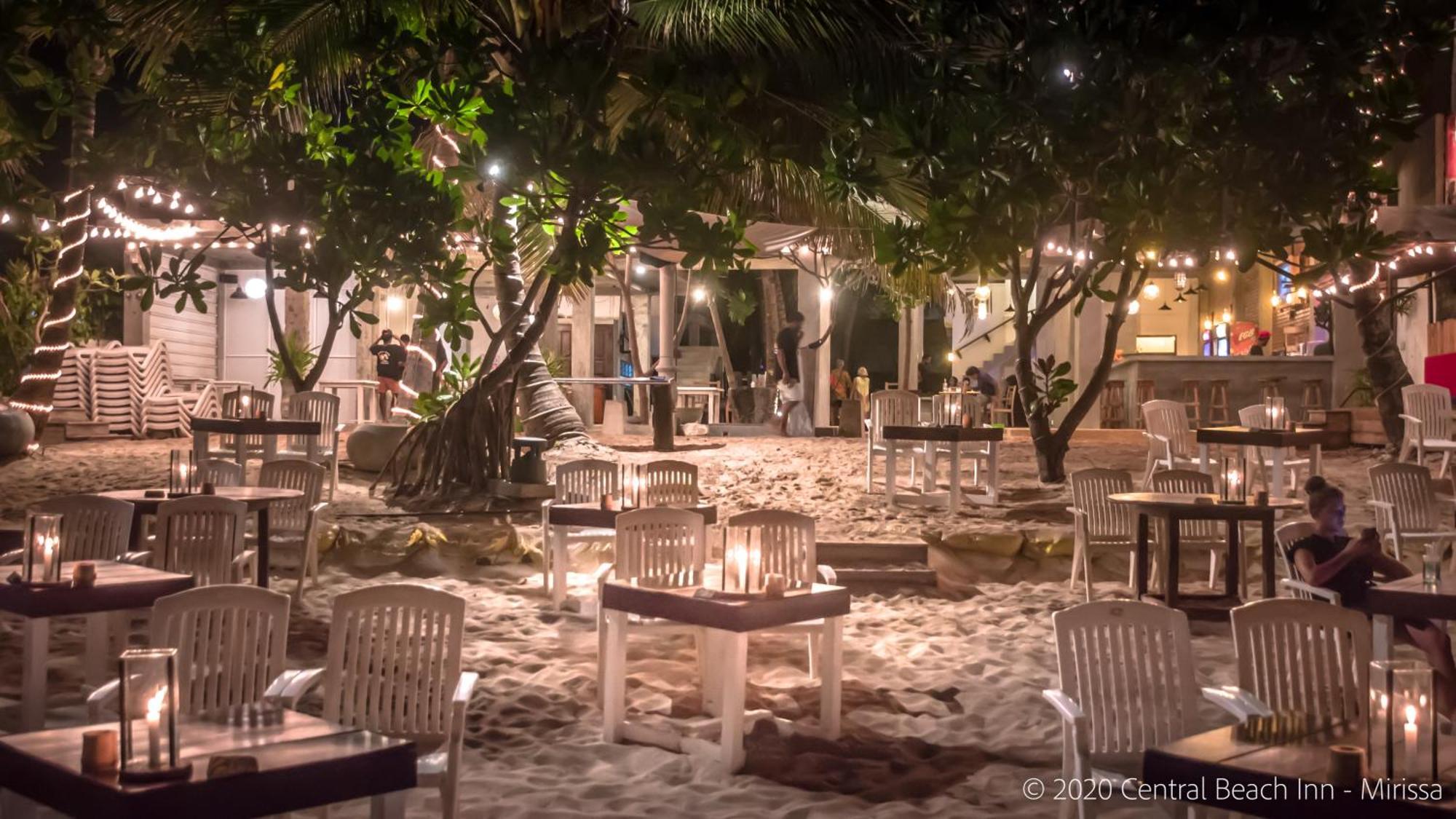 Central Beach Inn Mirissa Bagian luar foto