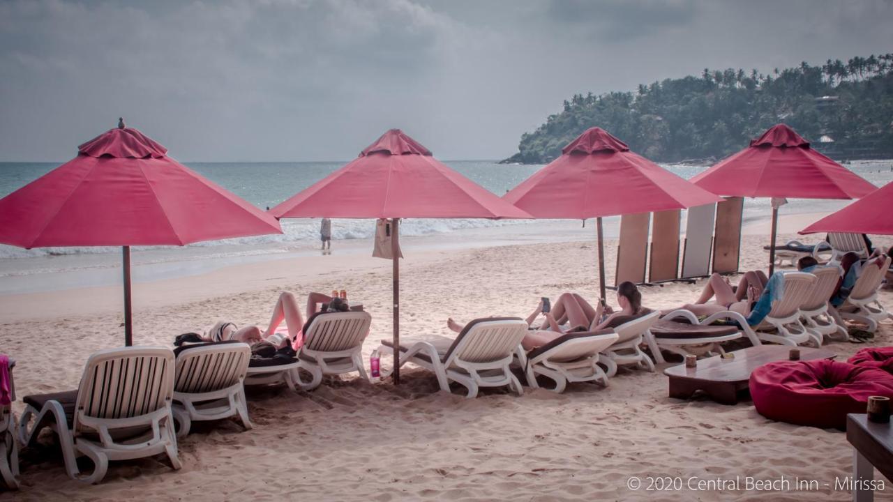 Central Beach Inn Mirissa Bagian luar foto