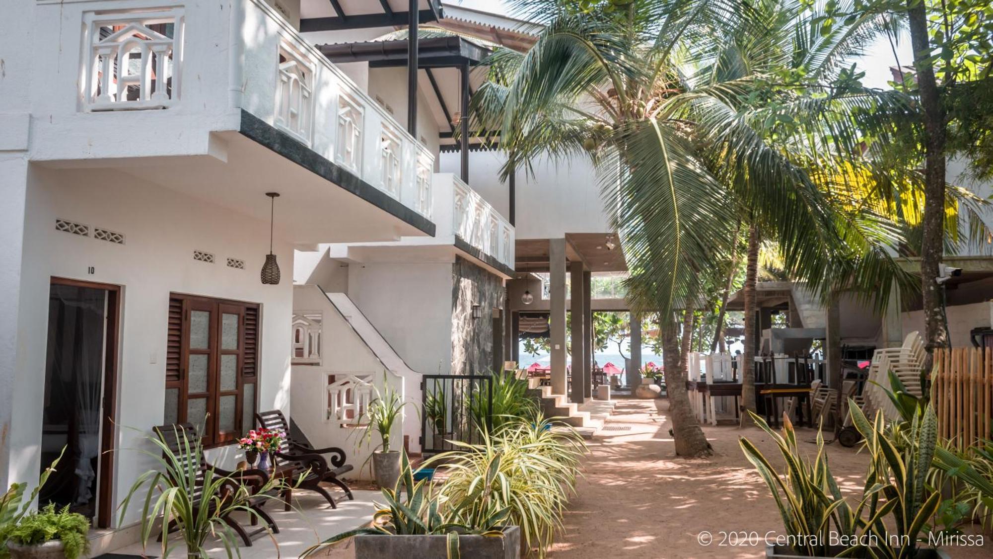 Central Beach Inn Mirissa Bagian luar foto