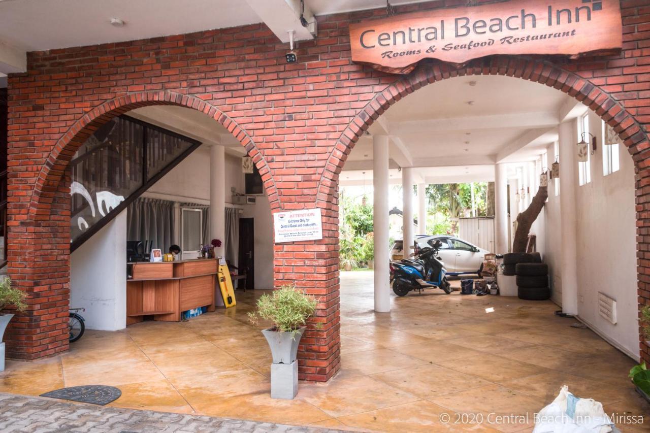 Central Beach Inn Mirissa Bagian luar foto