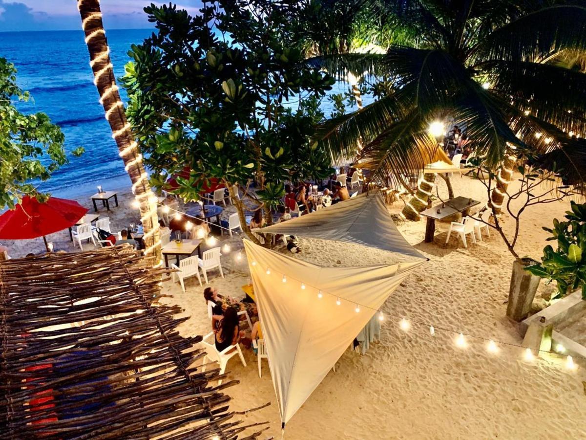 Central Beach Inn Mirissa Bagian luar foto