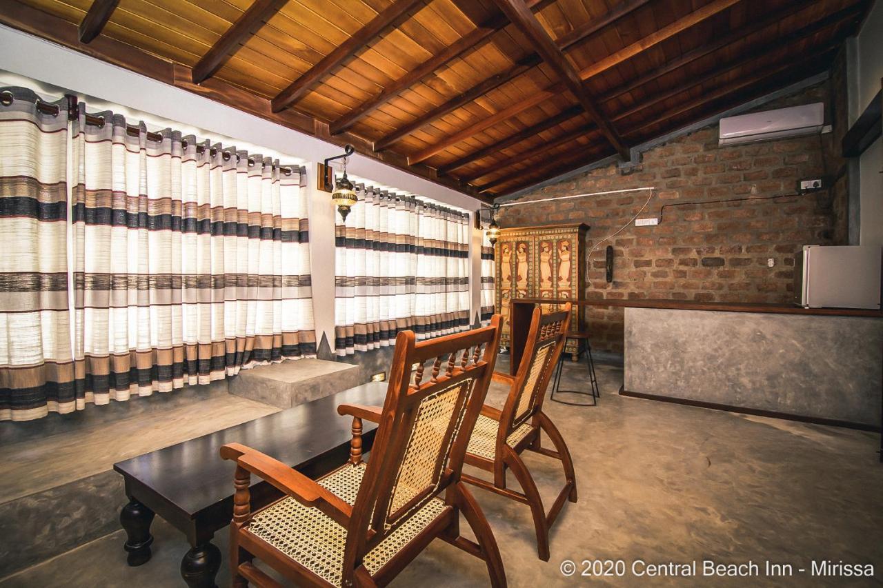 Central Beach Inn Mirissa Bagian luar foto