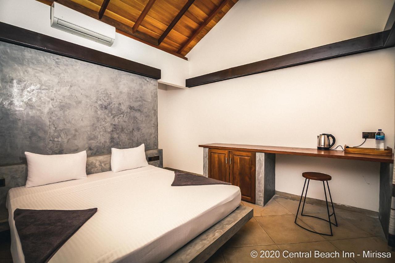 Central Beach Inn Mirissa Bagian luar foto
