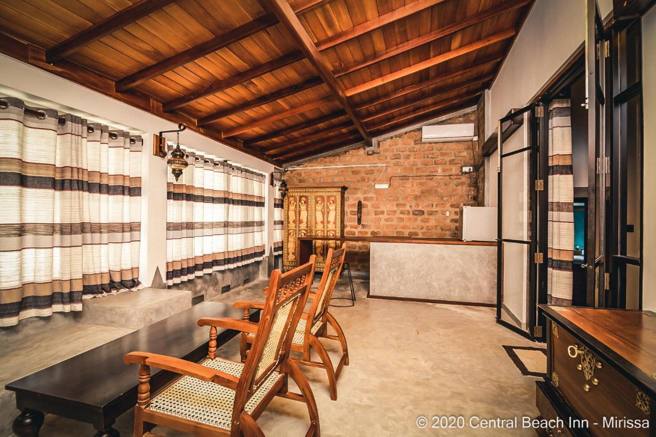 Central Beach Inn Mirissa Bagian luar foto