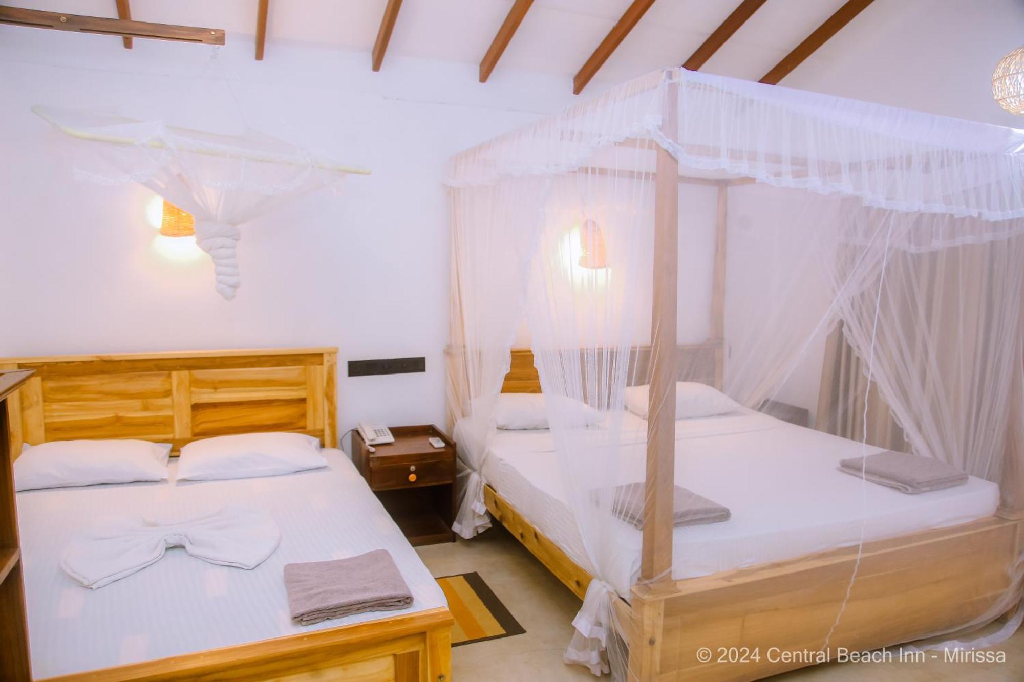 Central Beach Inn Mirissa Bagian luar foto
